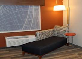 Holiday Inn Express WINFIELD - TEAYS VALLEY by IHG 4