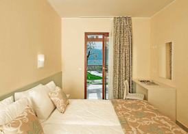 Residence Dany appartamenti con cucina vista lago piscina e parcheggio 4