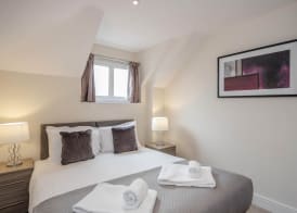 Luxury 1 Bedroom Apartment with Parking 2