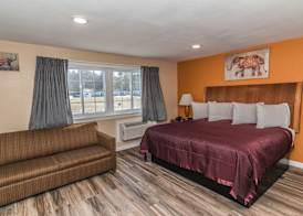 Howard Johnson by Wyndham Acton 5