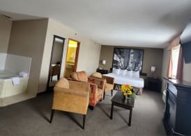 Super 8 by Wyndham Barrie South 5