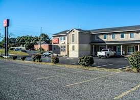 Econo Lodge Inn & Suites North Syracuse Airport 3