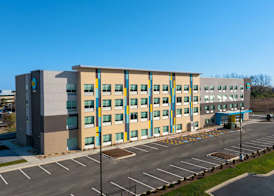 Tru by Hilton Naperville 2