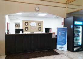 Comfort Suites Airport 5