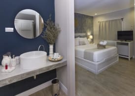 Let's Hyde Pattaya Resort & Villas - Pool Cabanas 5