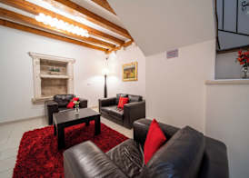 Celenga Apartments with free offsite parking 3