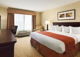 La Quinta Inn & Suites by Wyndam Knoxville West 5