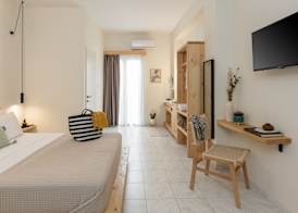 Capella Skiathos, Town 4