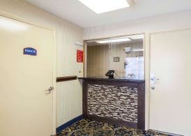Howard Johnson by Wyndham College Park 4