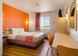 Howard Johnson by Wyndham Lemoore Near Naval Air Station 3