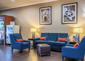 Comfort Suites Near Texas State University 3