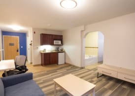 Holiday Inn Express & Suites DETROIT - UTICA by IHG 3