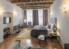 Chateau 9 Apartments by Adrez 3