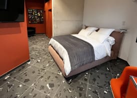 Suite 28 5