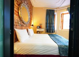 Squit Suits Hotel 5
