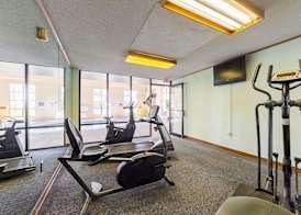 ECONO LODGE INN & SUITES 5