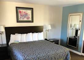 Days Inn by Wyndham Camarillo - Ventura 5