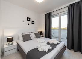 Apartments & Rooms Pool Villas Maris 4