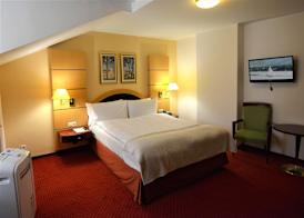 Hotel am Kochbrunnen 5
