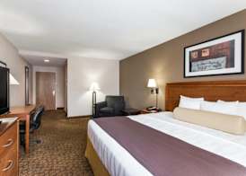 Days Inn & Suites by Wyndham Fort Pierce I-95 4