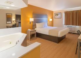 Travelodge by Wyndham Muskegon 5