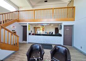 Super 8 by Wyndham Kansas City Airport North 4