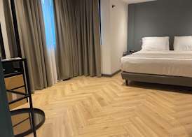 İn The Middle Hotel 2