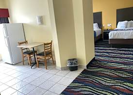 Days Inn & Suites by Wyndham Augusta Near Fort Eisenhower 5