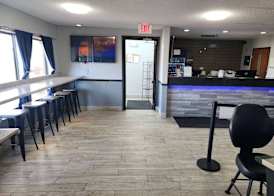 Super 8 by Wyndham Galesburg 3