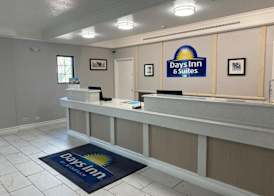 Days Inn & Suites by Wyndham Arlington Heights 4