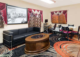 Super 8 by Wyndham Paris IL 2