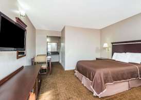 Howard Johnson by Wyndham Springfield 3