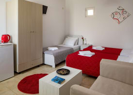 John Akroyiali rooms 4