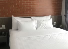 V20 Boutique Jacuzzi Hotel 5