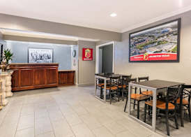 Super 8 by Wyndham Arlington Near AT&T Stadium 2