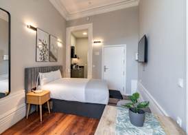 Limehome Porto Rua de Dom Manuel II 4