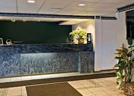 Americas Best Value Inn & Suites Waukegan Gurnee 2