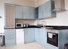 Stylish light-filled 1 Bedroom Flat In Hammersmith 5