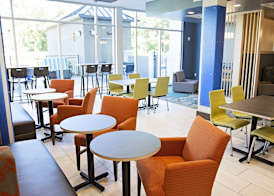 Holiday Inn Express & Suites GREENWOOD MALL by IHG 3