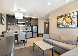 Best Western Plus Executive Residency Rigby's Water World Hotel 5