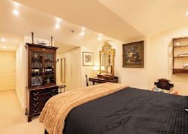 Large 4-bed 8-guests W/patio 1841 House Paddington 2