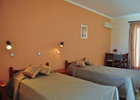 Sandy's Studios Apartments & Log Villas 2