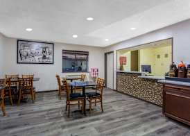 Super 8 by Wyndham Abingdon VA 4