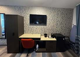 Super 8 by Wyndham Brooklyn Fulton Street Broadway Junction 5