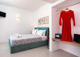 Aerenia Luxury Suites 2
