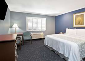 Days Inn by Wyndham West Covina 4