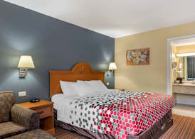 ECONO LODGE 4