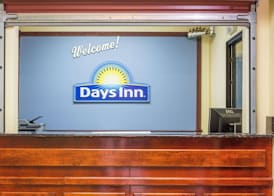 Days Inn by Wyndham Rayne/Crowley 2