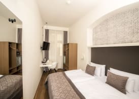 Hotel Golden Crown 2