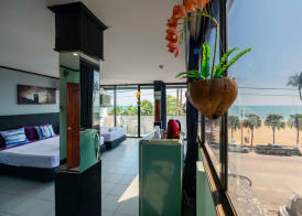 Happy Jomtien - Direct Beach Access, Sea View & Central Location 5